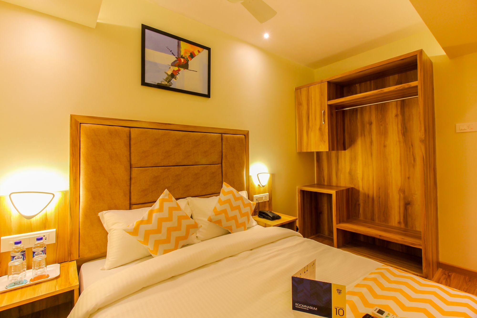 Fluorescent By Bizzgrow Hotels International Airport - Formerly Known As Byaris International Mumbai Exteriör bild