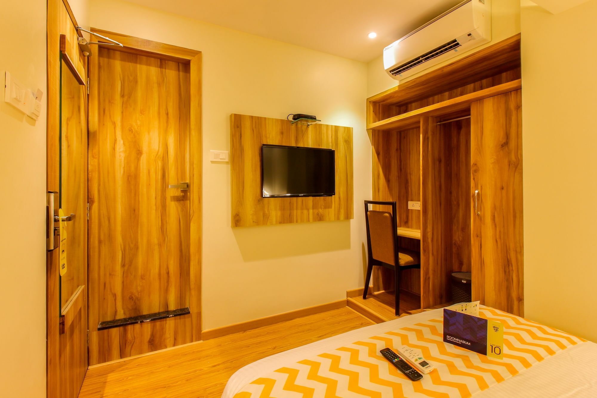 Fluorescent By Bizzgrow Hotels International Airport - Formerly Known As Byaris International Mumbai Exteriör bild