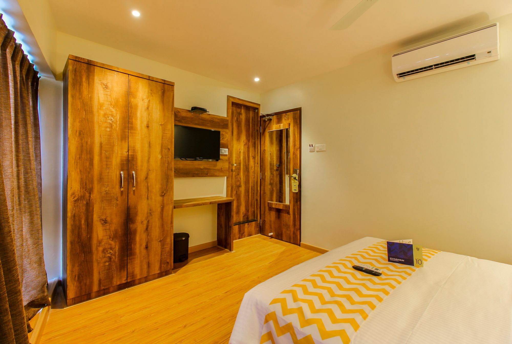 Fluorescent By Bizzgrow Hotels International Airport - Formerly Known As Byaris International Mumbai Exteriör bild