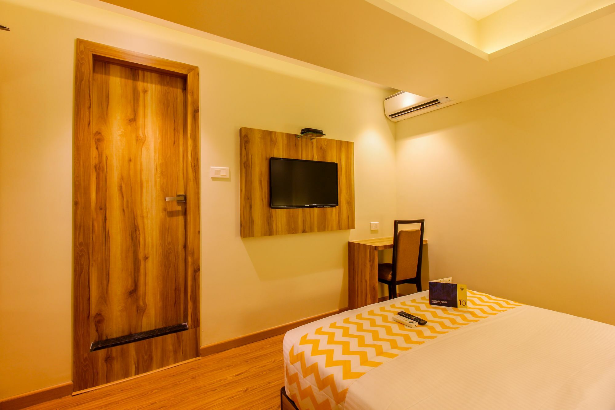 Fluorescent By Bizzgrow Hotels International Airport - Formerly Known As Byaris International Mumbai Exteriör bild
