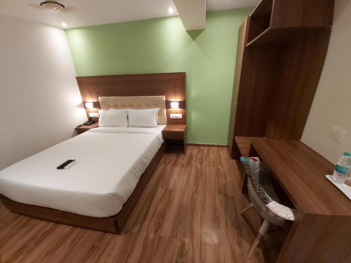 Fluorescent By Bizzgrow Hotels International Airport - Formerly Known As Byaris International Mumbai Exteriör bild